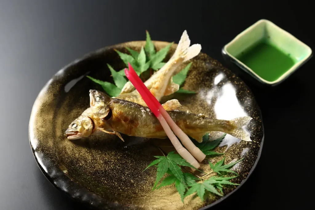 奥湯河原温泉 山翠楼で夏の味覚「鮎の塩焼き」を堪能。5月31日までの予約でお得な早期優待プランが登場