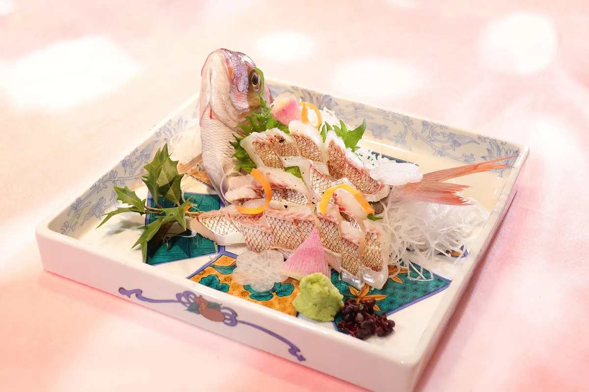 豪華な鯛の姿造り